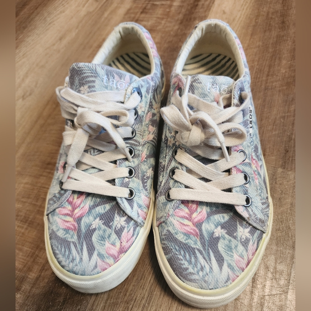 Taos floral sneakers size 7 womens